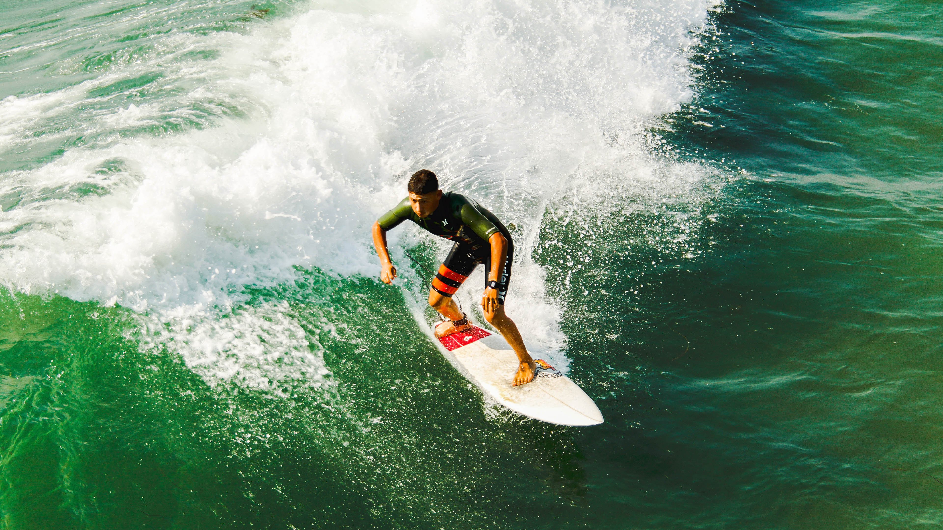 莱万多夫斯基迎来十二赛季高光表现，掘金球迷沸腾！